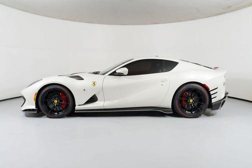 2022 Ferrari 812 Competizione Base