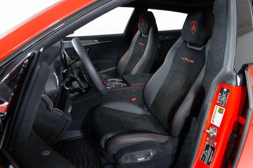 2024 Lamborghini Urus Performante