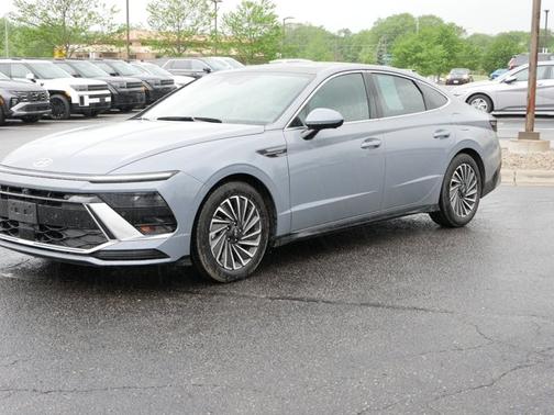 2024 Hyundai SONATA Hybrid Limited
