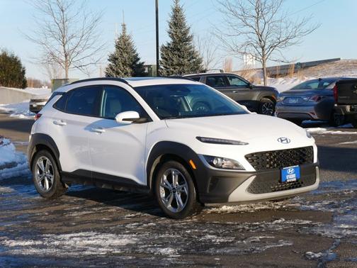 2022 Hyundai KONA SEL