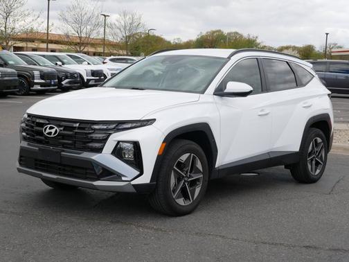 White 2025 Hyundai TUCSON SEL
