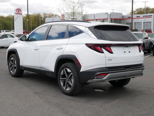 White 2025 Hyundai TUCSON SEL