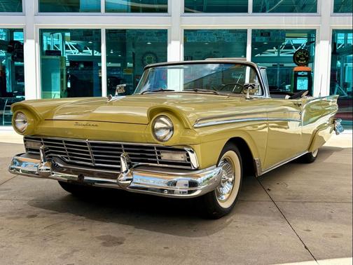 1957 Ford Fairlane 500 Sunliner