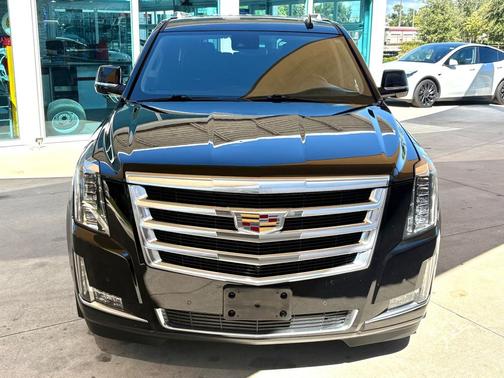 2019 Cadillac Escalade Luxury