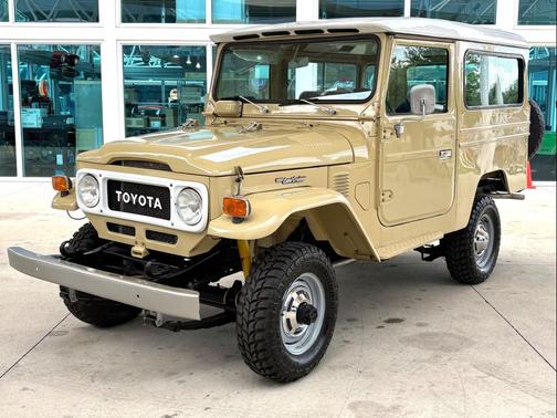 Cream 1978 Toyota Land Cruiser Base