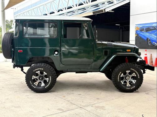 Green 1971 Toyota Land Cruiser Base