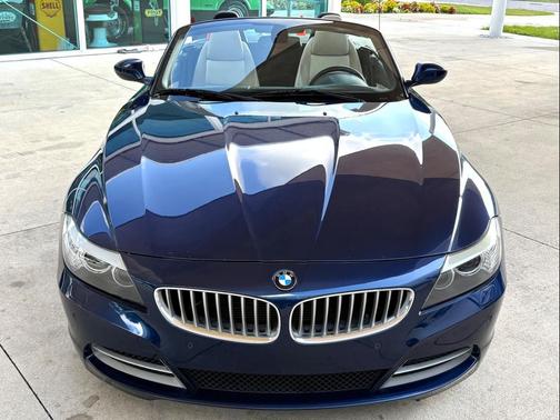 Deep Sea Blue Metallic 2010 BMW Z4 sDrive35i