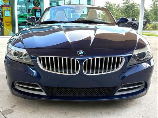 Deep Sea Blue Metallic 2010 BMW Z4 sDrive35i