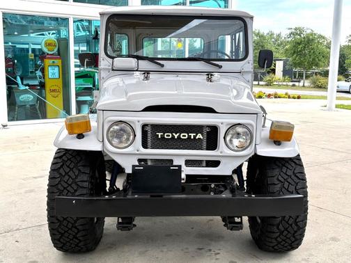 White 1982 Toyota Land Cruiser Base