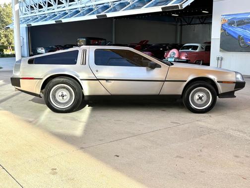 1981 Delorean DMC-12 Base