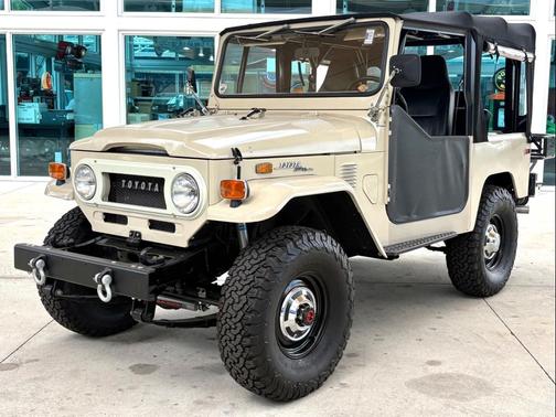 Beige 1972 Toyota Land Cruiser Base