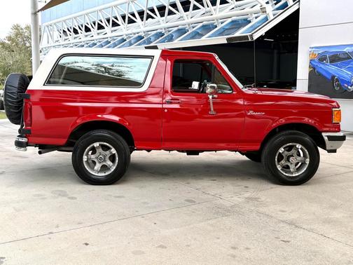 Viper Red 1989 Ford Bronco XLT