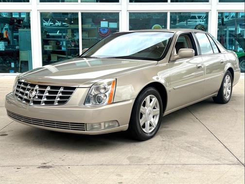 Gold 2007 Cadillac DTS V8