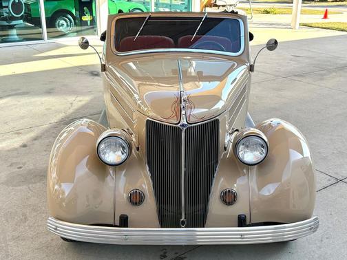 1936 Ford Model 68 Deluxe