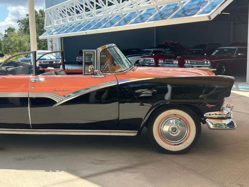 Black/Pink 1956 Ford Sunliner Sunliner