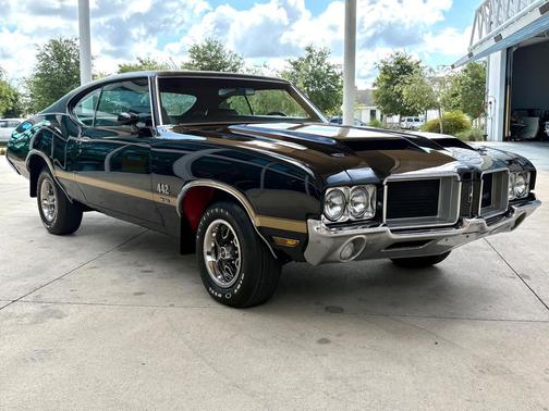 Black 1971 Oldsmobile 442 W-30
