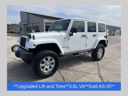 Bright White Clearcoat 2013 Jeep Wrangler Unlimited Sahara