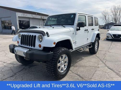 Bright White Clearcoat 2013 Jeep Wrangler Unlimited Sahara