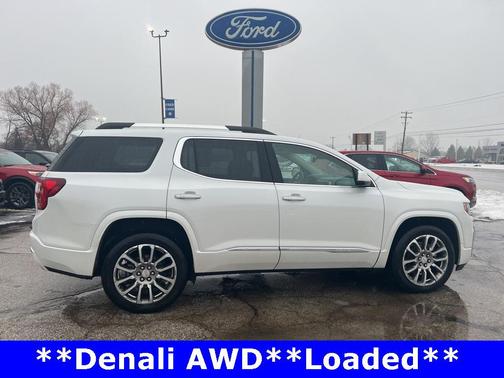 2023 GMC Acadia Denali