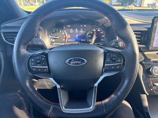 Carbonized Gray Metallic 2024 Ford Explorer ST-Line