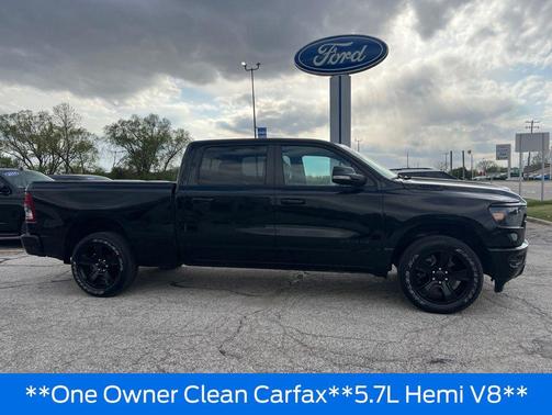 Diamond Black Crystal Pearlcoat 2022 RAM 1500 Big Horn/Lone Star