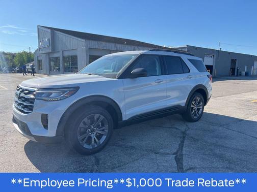 Space White Metallic 2026 Ford Explorer Active