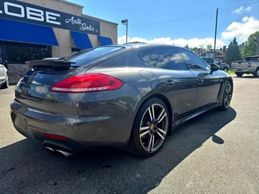 2016 Porsche Panamera 4