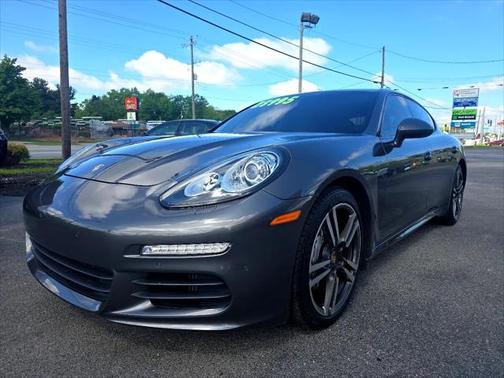 2016 Porsche Panamera 4