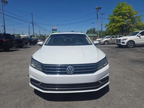 Pure White 2017 Volkswagen Passat 1.8T SE