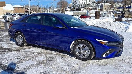 2025 Hyundai ELANTRA SE