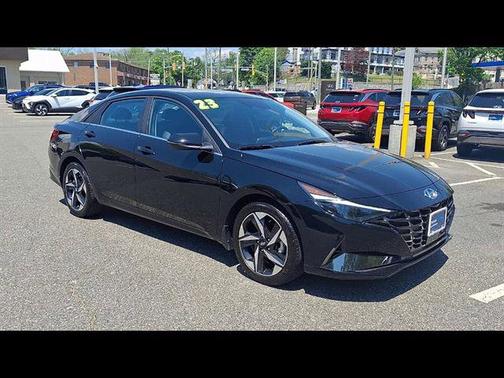 Black 2023 Hyundai ELANTRA Limited