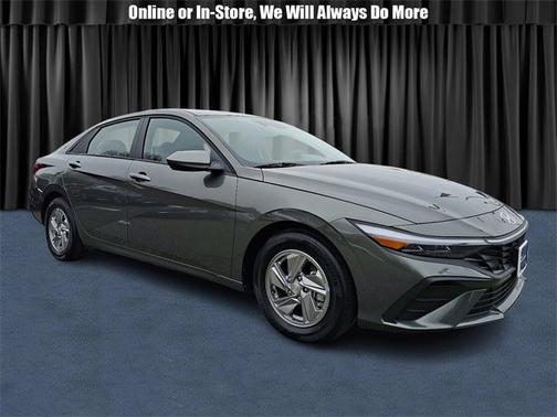 2025 Hyundai ELANTRA SE