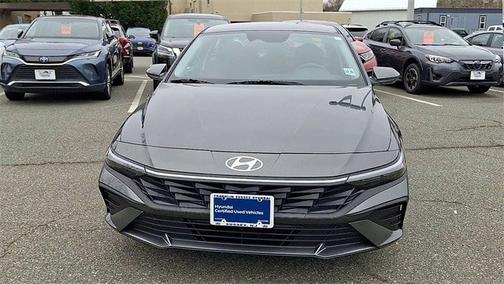 2025 Hyundai ELANTRA SE