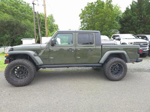 2023 Jeep Gladiator Sport