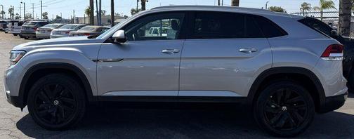 Pyrite Silver Metallic 2022 Volkswagen Atlas Cross Sport 3.6L V6 SE w/Technology