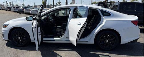Summit White 2023 Chevrolet Malibu FWD 1LT