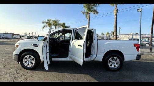 2017 Nissan Titan SV