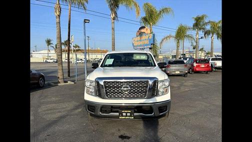 2017 Nissan Titan SV
