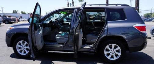 2011 Toyota Highlander SE