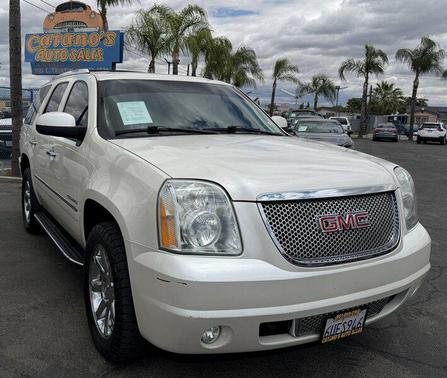White Diamond Tricoat 2011 GMC Yukon Denali