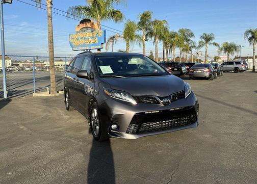 2019 Toyota Sienna SE Premium