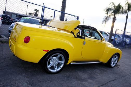 2004 Chevrolet SSR Base