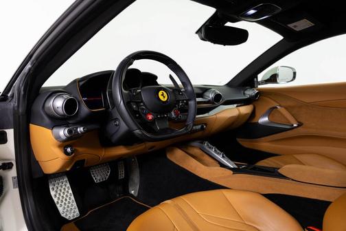 Bianco Avus 2019 Ferrari 812 Superfast Base