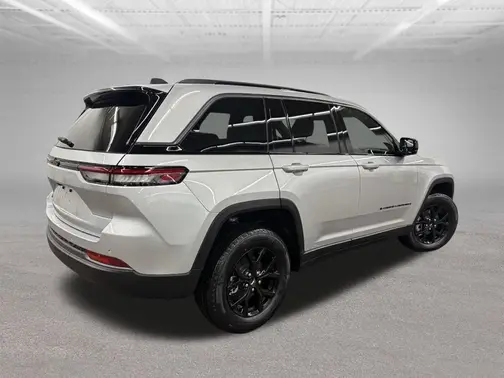 Silver Zynith Exterior Paint 2026 Jeep Grand Cherokee Altitude