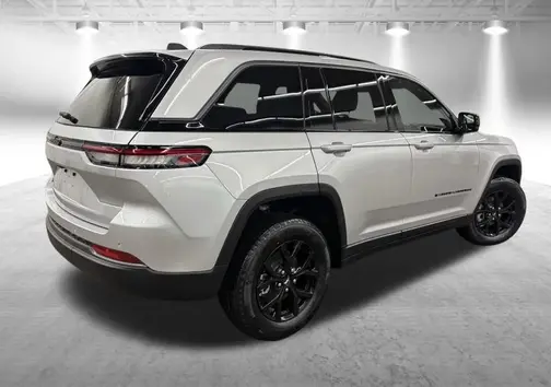 Silver Zynith Exterior Paint 2026 Jeep Grand Cherokee Altitude