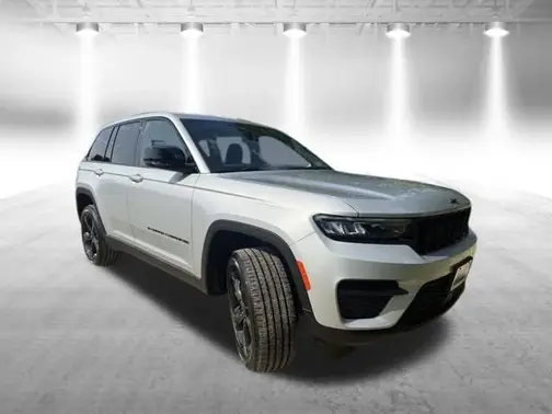 Silver Zynith Exterior Paint 2025 Jeep Grand Cherokee Altitude X