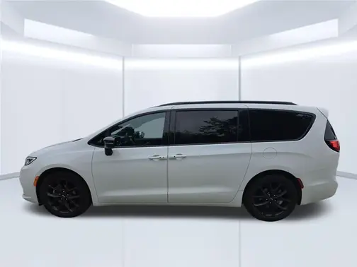 White 2025 Chrysler Pacifica Limited