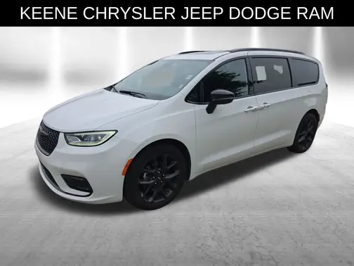 White 2025 Chrysler Pacifica Limited