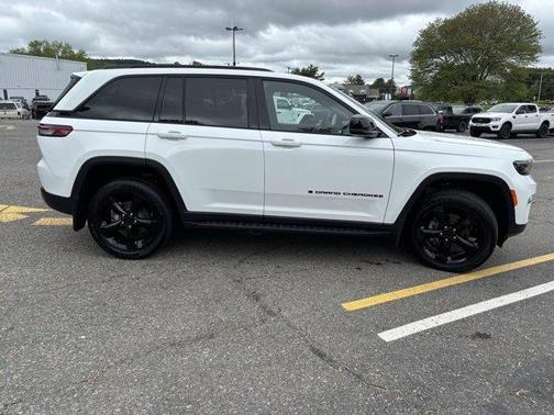 2024 Jeep Grand Cherokee Laredo
