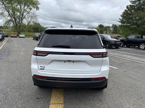 2024 Jeep Grand Cherokee Laredo